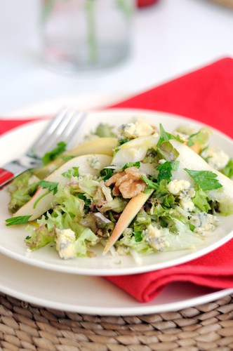 Tangy Pear Salad With Blue Cheese Dressing Recipe