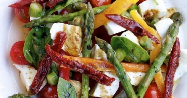 Asparagus, Mozzarella & Pepper salad recipe
